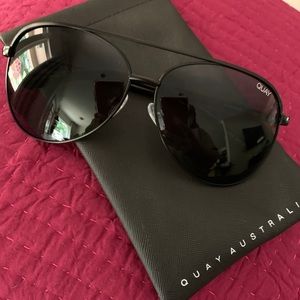 QUAY Vivienne Black Aviator Sunglasses NEVER WORN